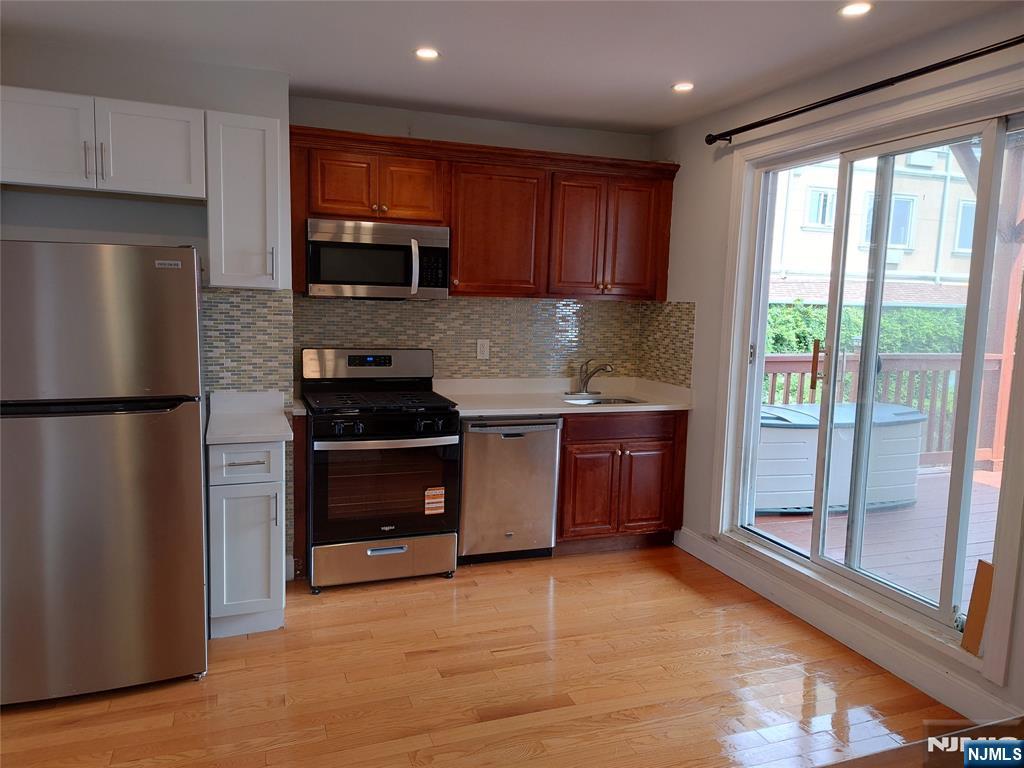 190 Cedar Street 1st FL - Photo 3