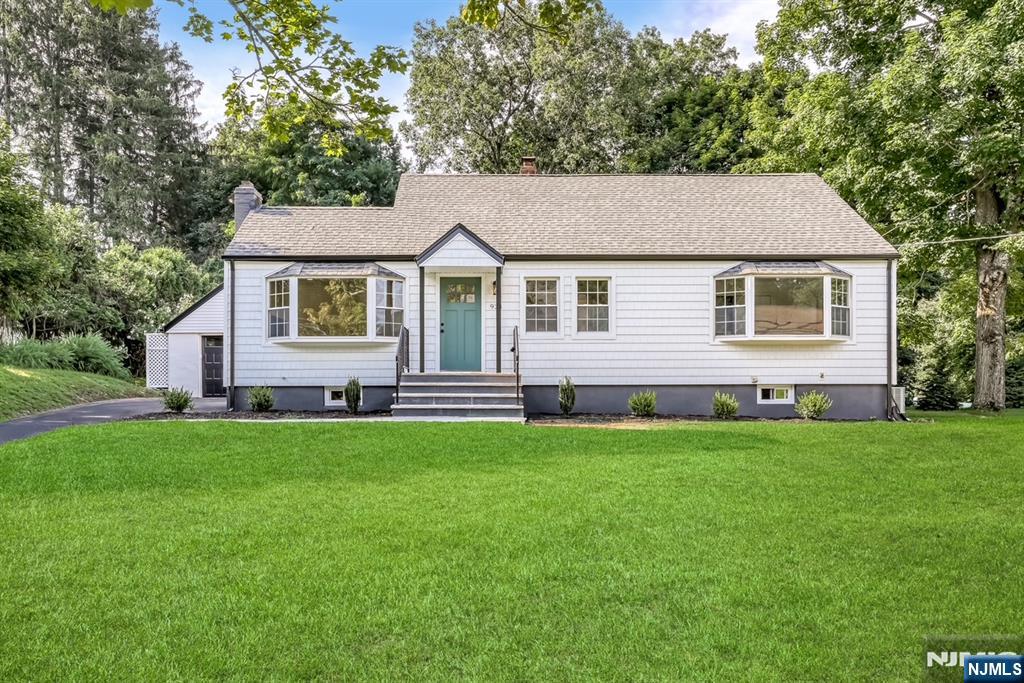 924 Franklin Ave, Franklin Lakes, NJ 07417