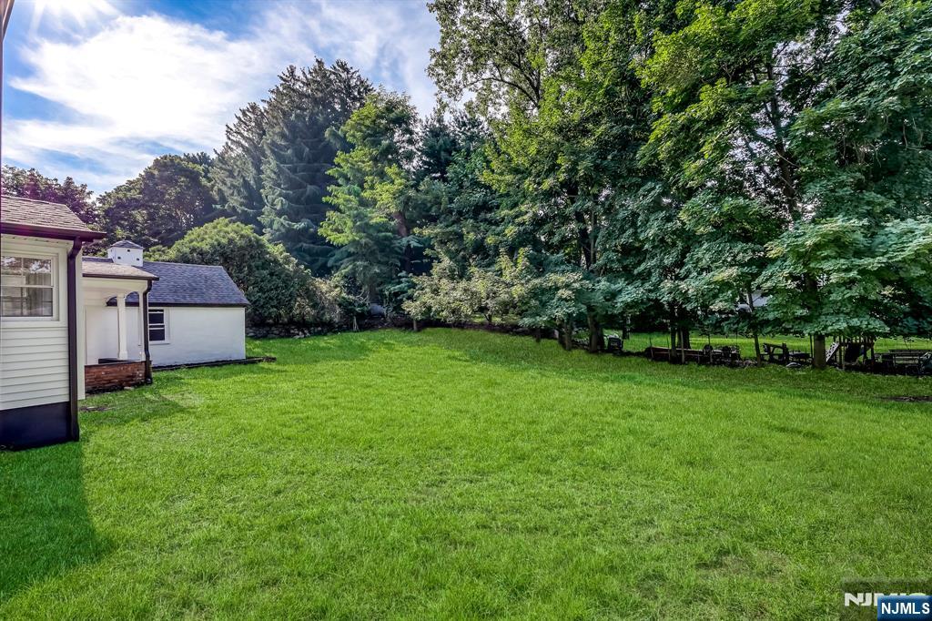 924 Franklin Ave, Franklin Lakes, NJ 07417