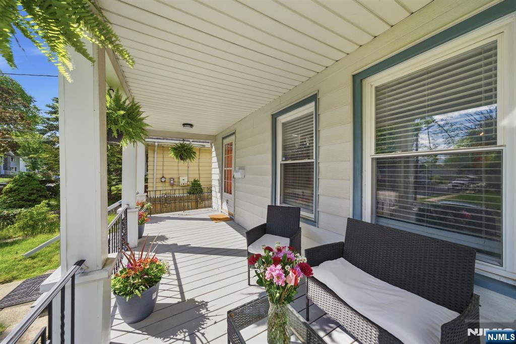 42 Spring Valley Avenue - Photo 2