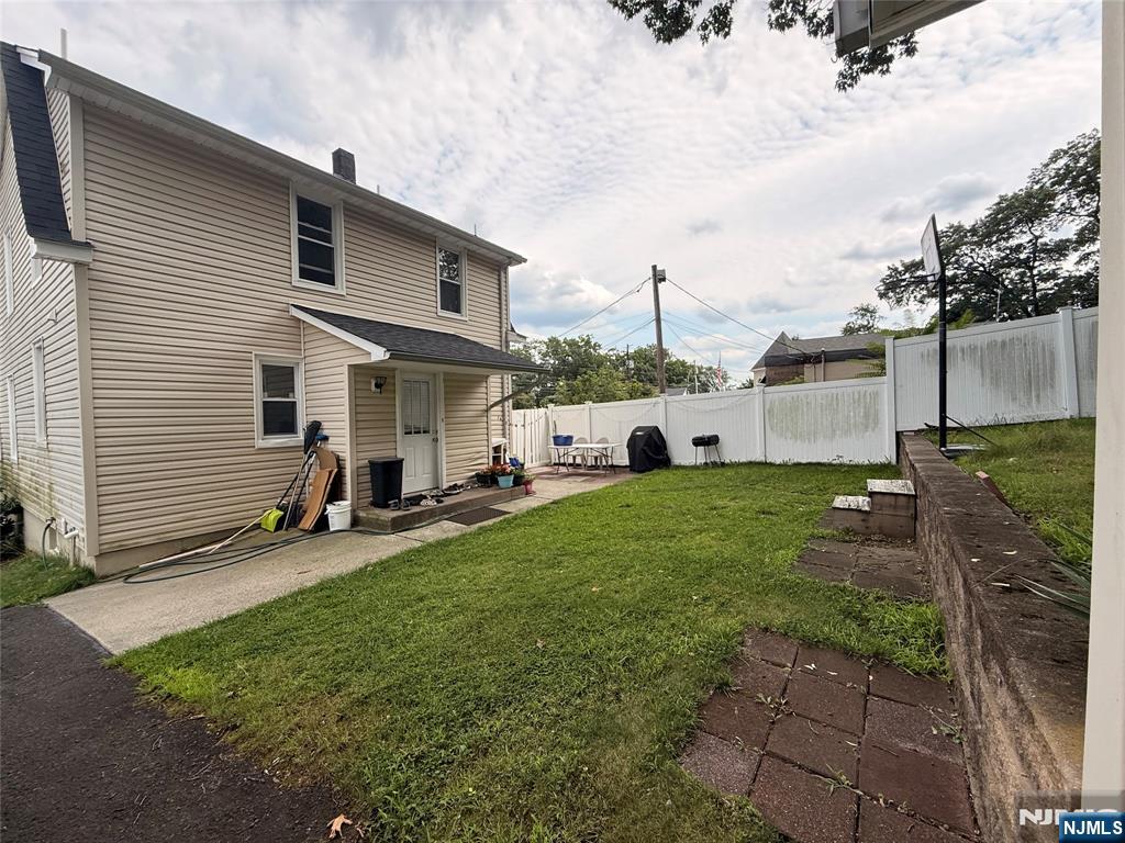 825 Belmont - Photo 3