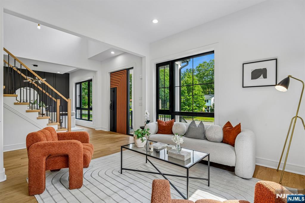 83 Falcon Road - Photo 4