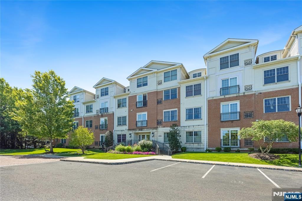 1310 The Plaza 1310 - Photo 2