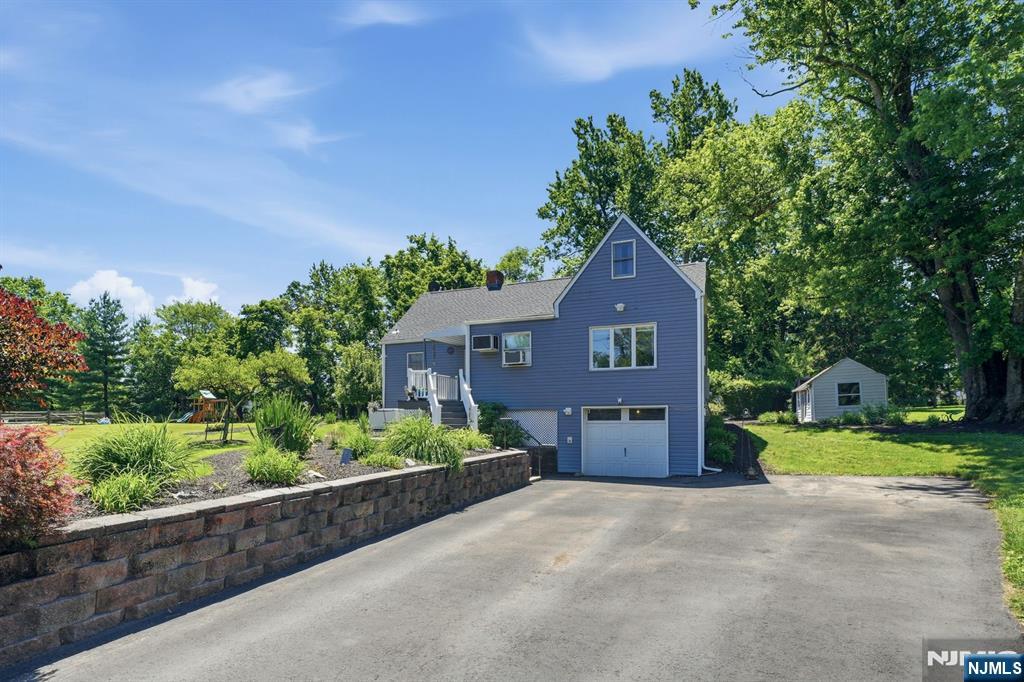81 Sergeantsville Road - Photo 2