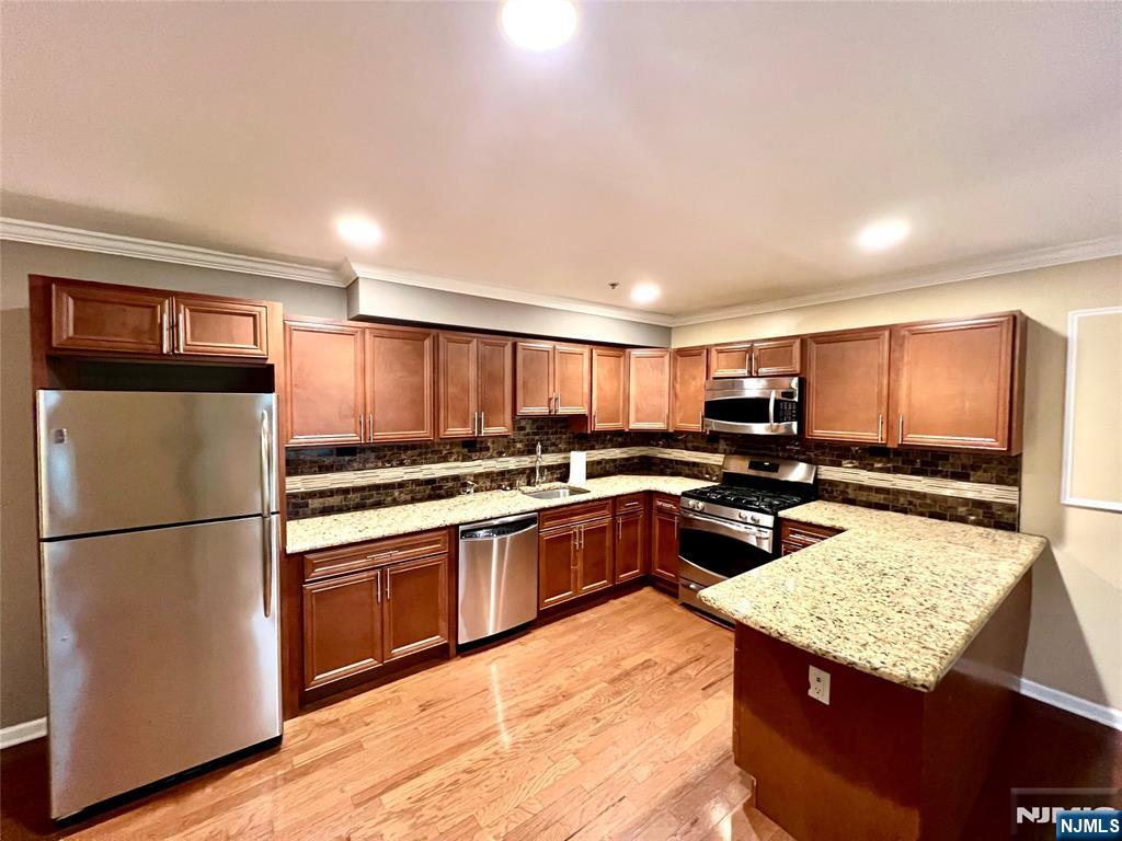 10 Terrace Avenue 9 - Photo 2