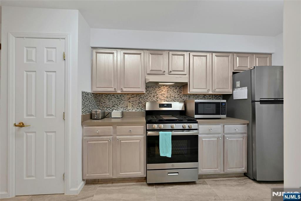 189 Forest Avenue 411 - Photo 5