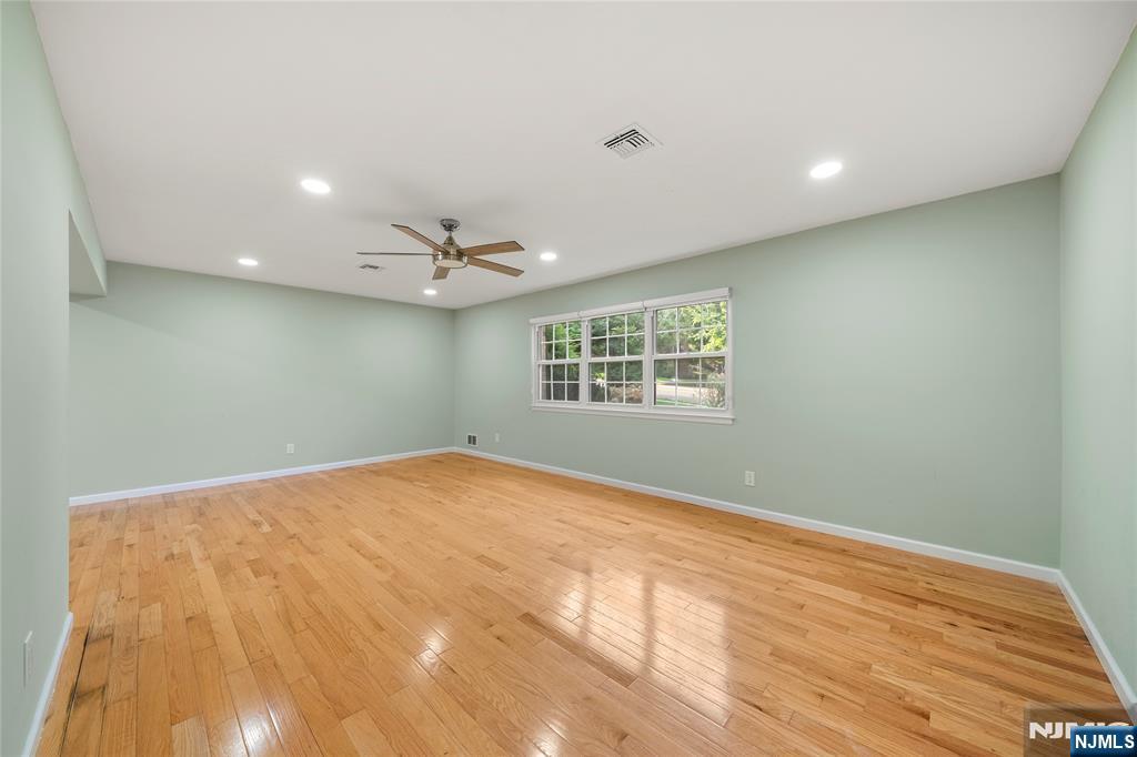 337 Fort Lee Road 1D - Photo 2