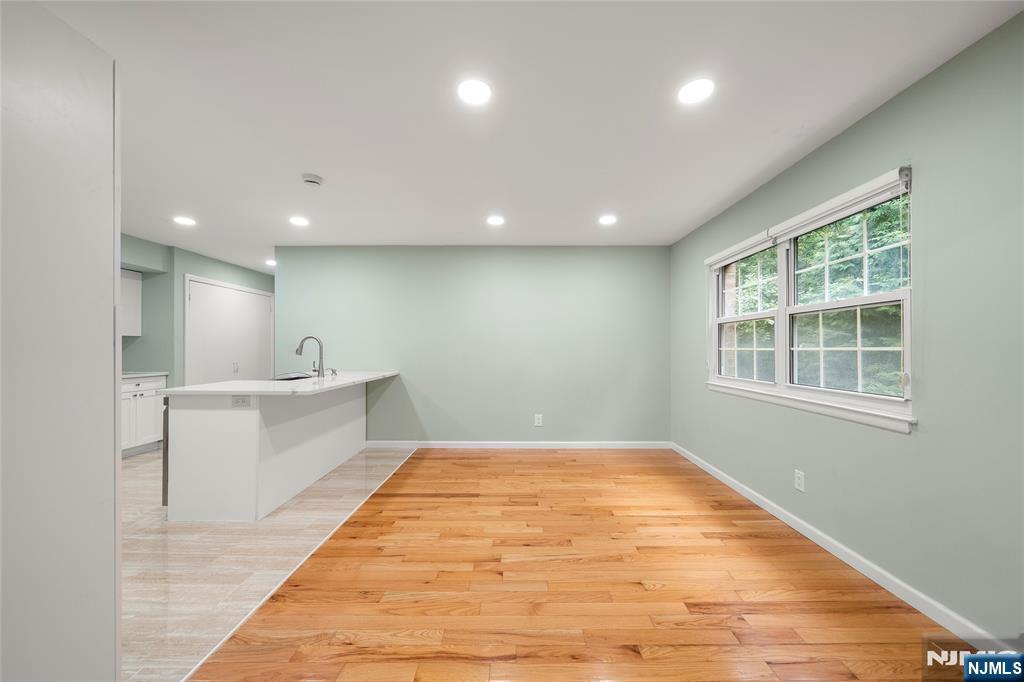 337 Fort Lee Road 1D - Photo 4