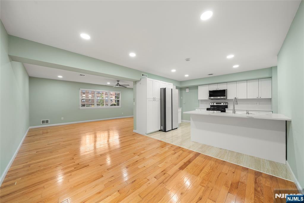 337 Fort Lee Road 1D - Photo 5
