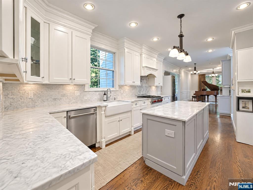 83 Holland Avenue — photo 21