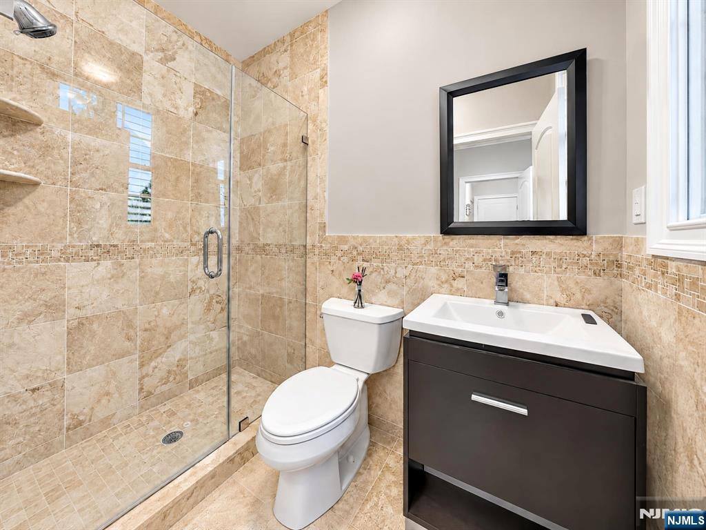 83 Holland Avenue — photo 25