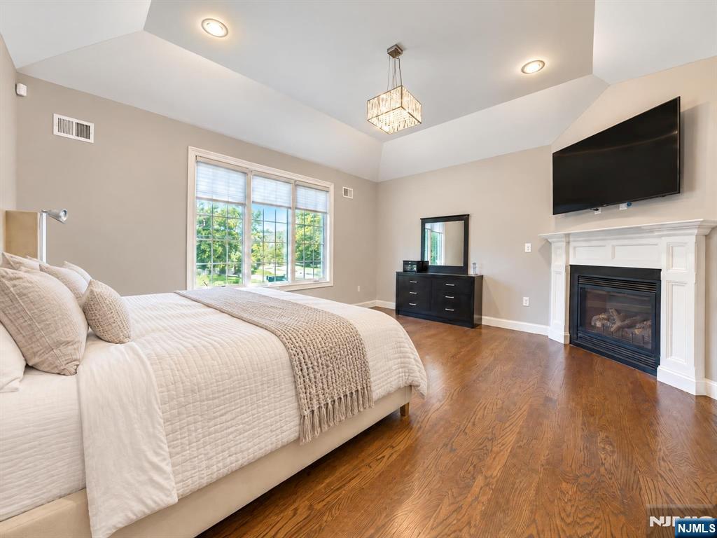 83 Holland Avenue — photo 29