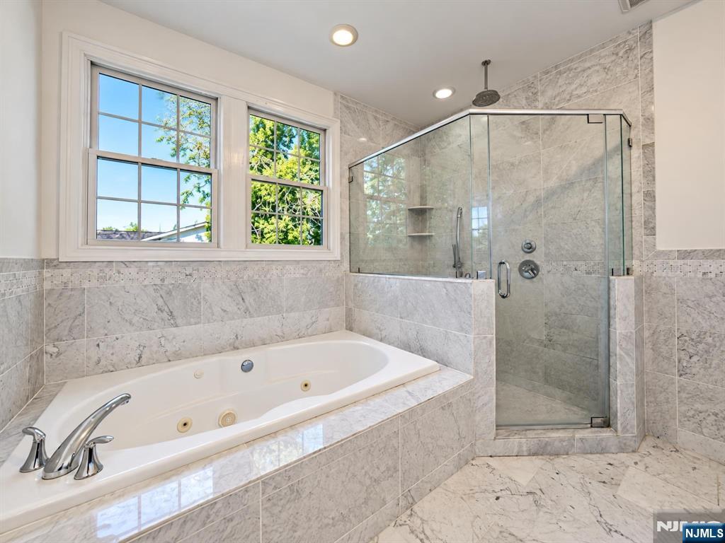 83 Holland Avenue — photo 32