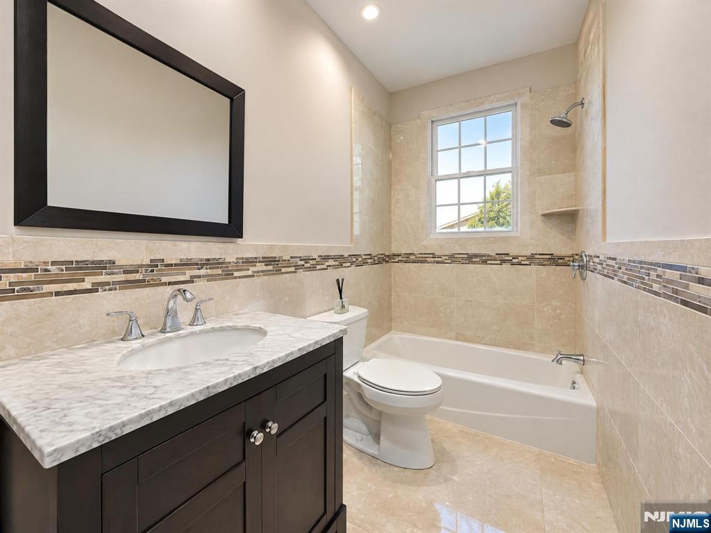 83 Holland Avenue — photo 36
