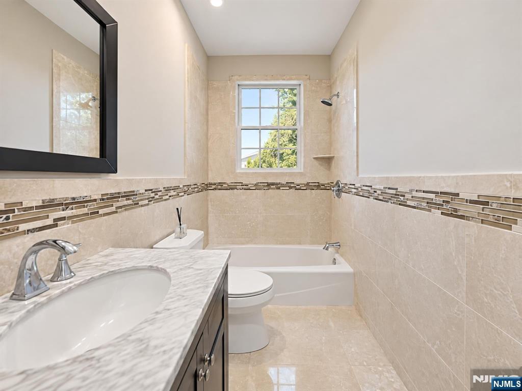 83 Holland Avenue — photo 37