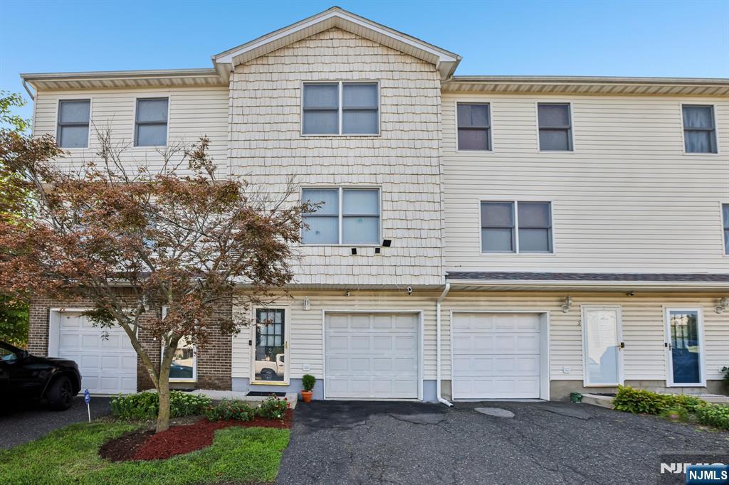 274 Garibaldi Ave #2, Lodi, NJ 07644