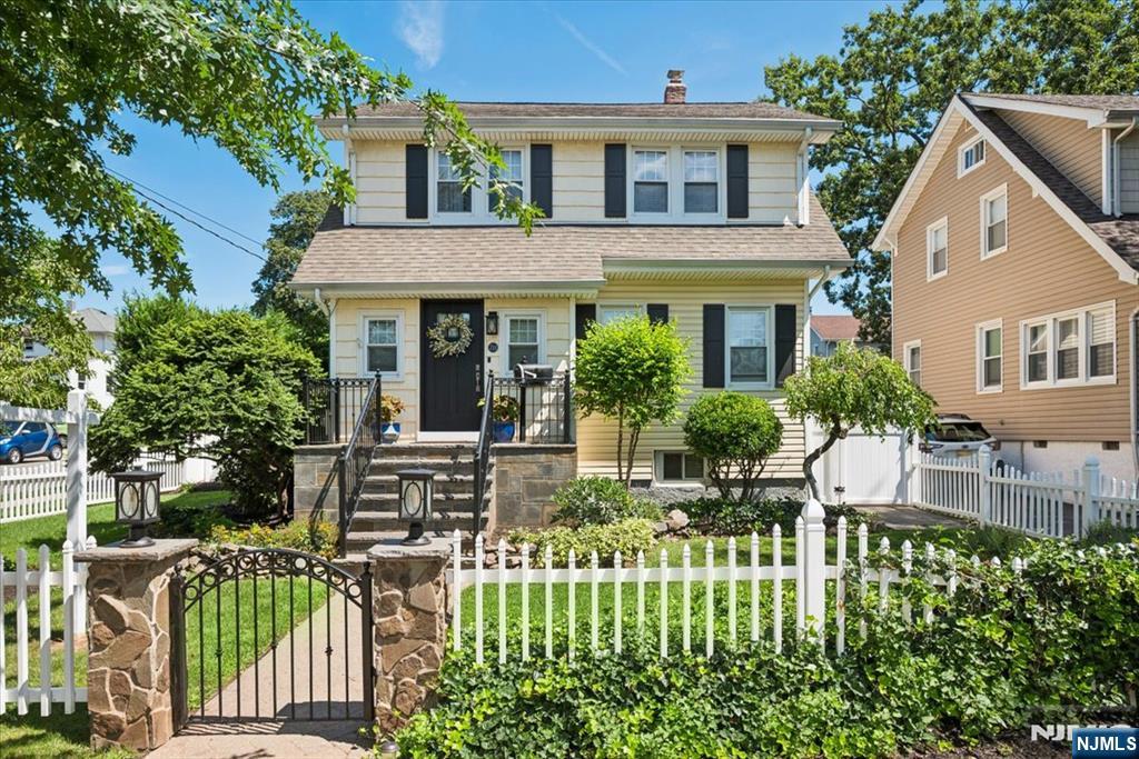 211 Walnut Avenue - Photo 1