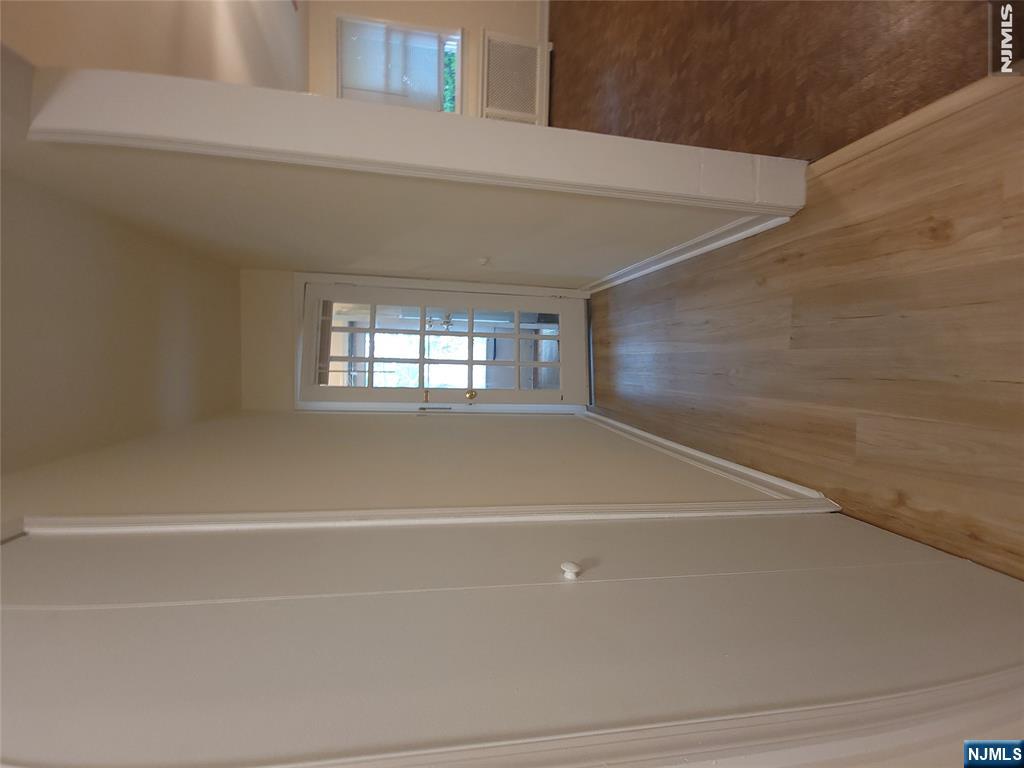 33 N Maple Avenue Apt 1 Left - Photo 4