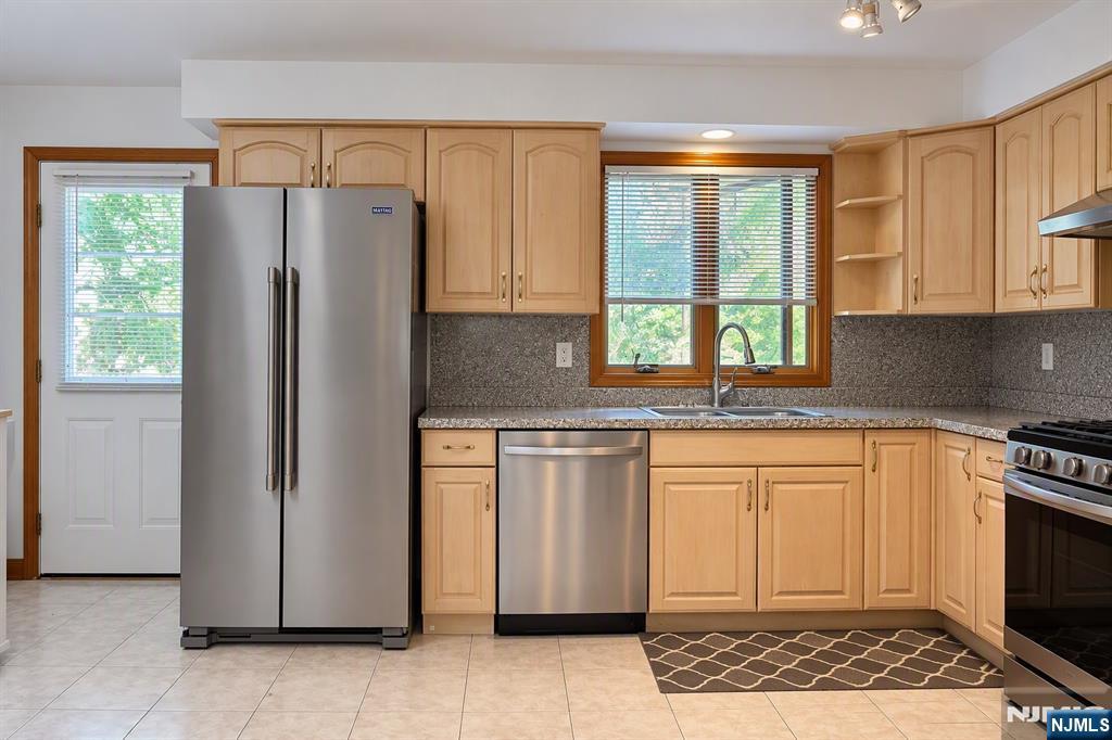 1611A Gerome Avenue A - Photo 4