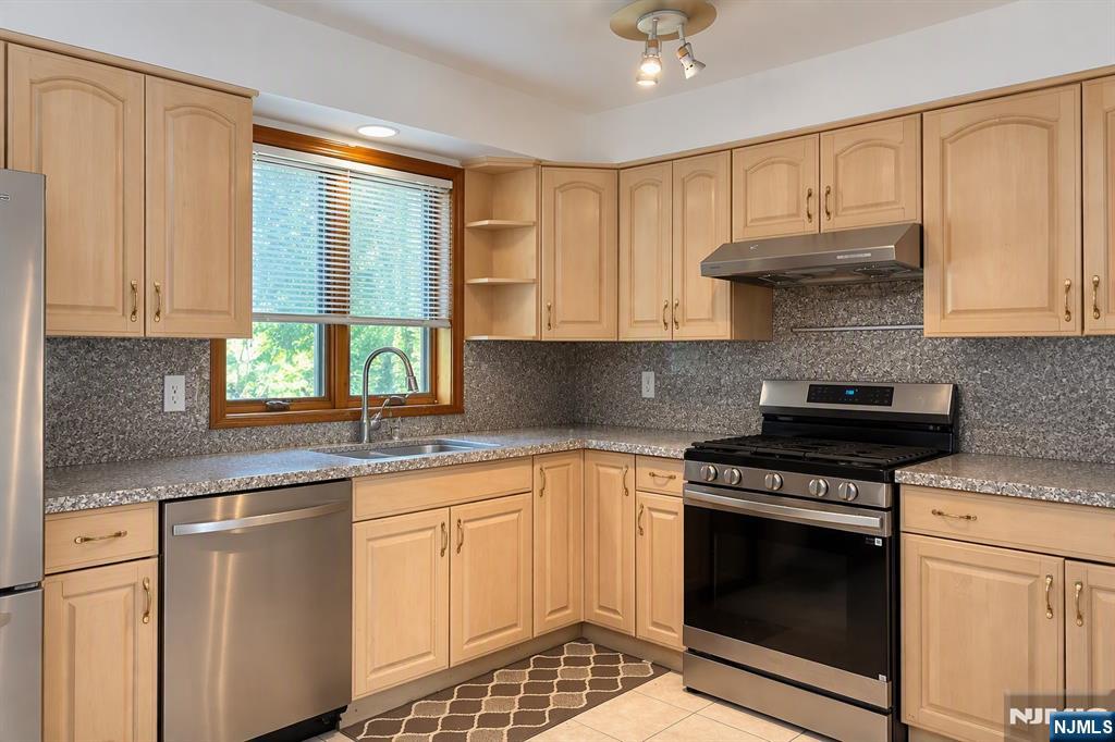 1611A Gerome Avenue A - Photo 5