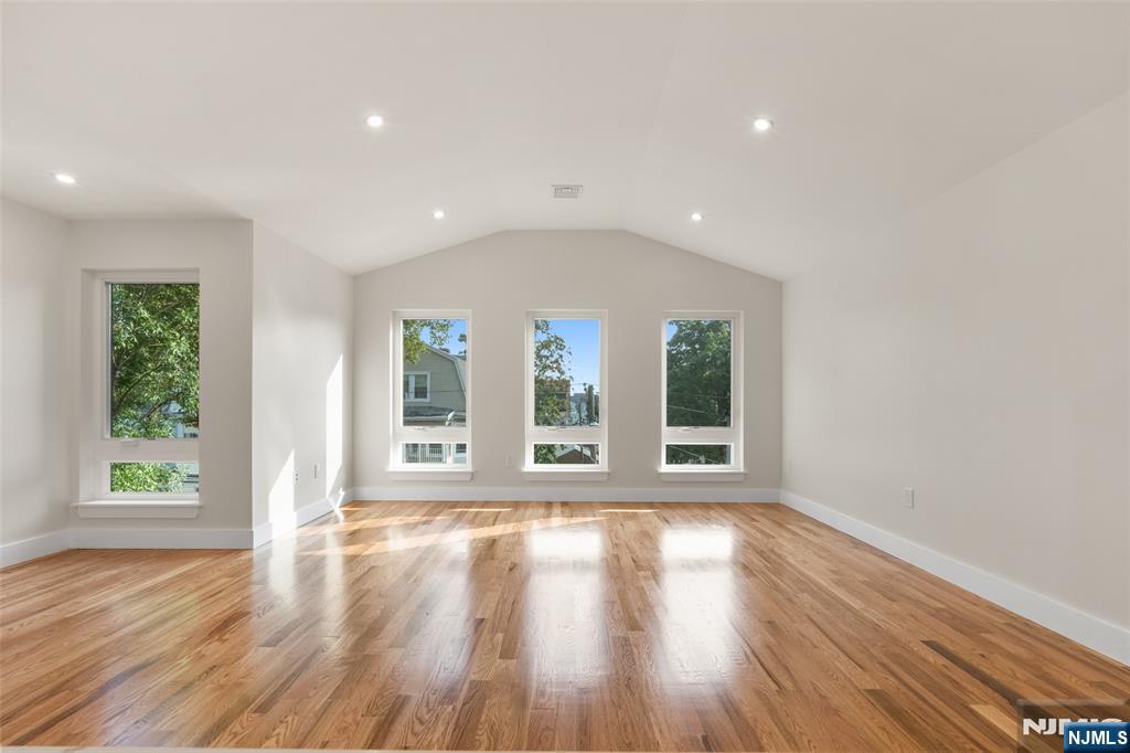 57 Eckert Avenue - Photo 4