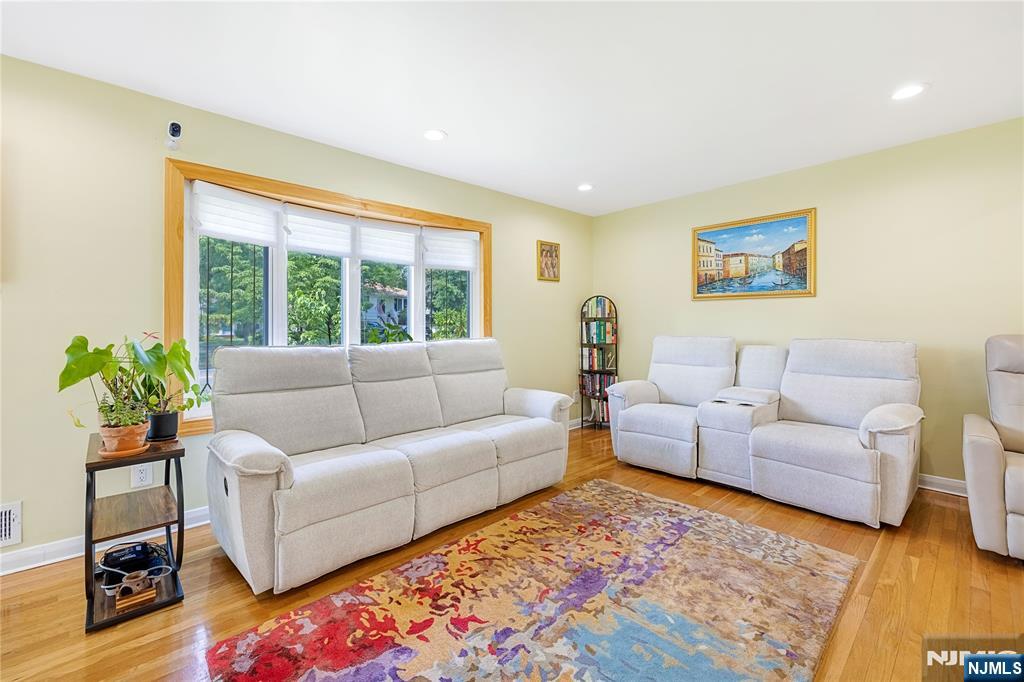 1607 Broad Street - Photo 3