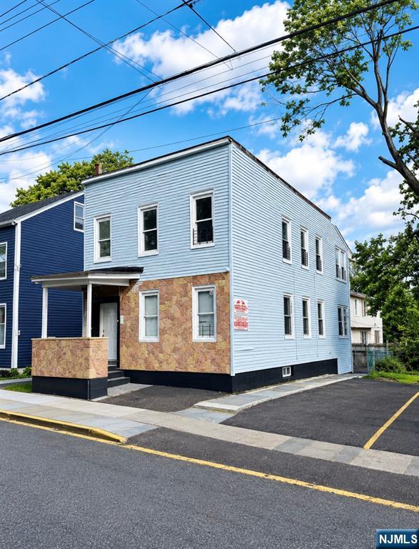 8-10 N 3rd - Photo 1