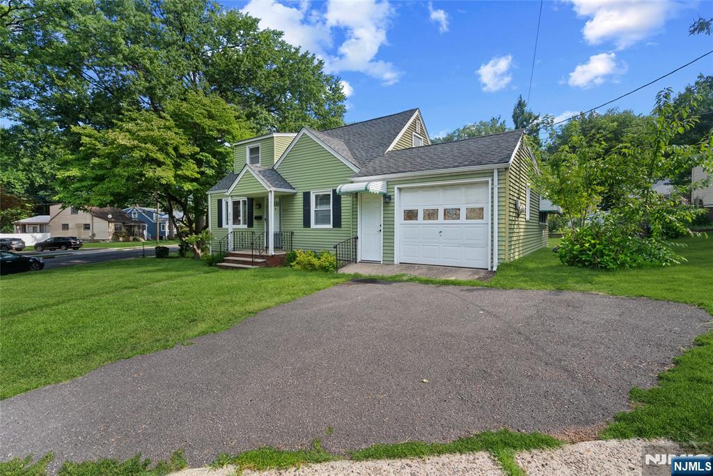 674 Briarcliff Ave, Maywood, NJ 07607