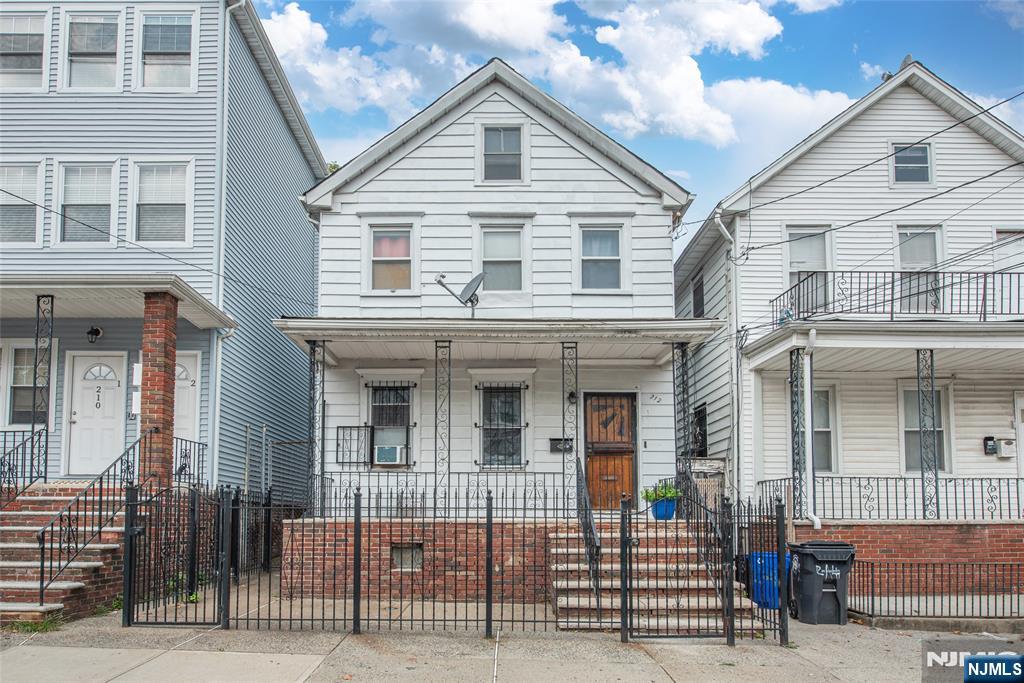 212 Garside Street - Photo 1