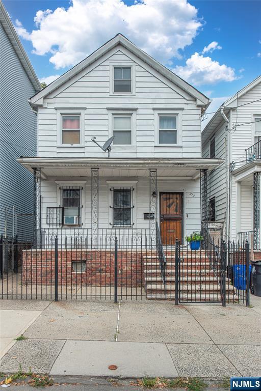 212 Garside Street - Photo 2