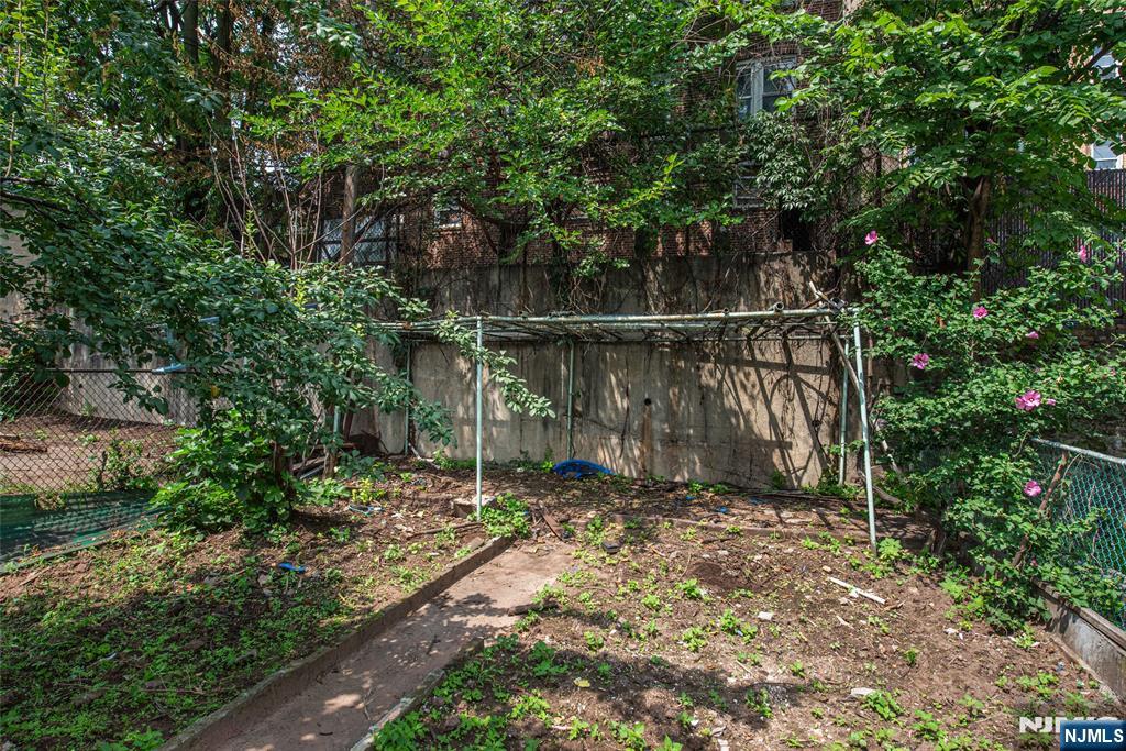 212 Garside Street - Photo 3
