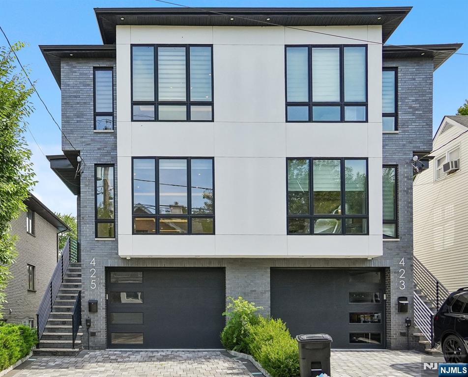 425 Grandview Place - Photo 1