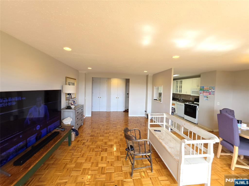 2348 Linwood Avenue 7L - Photo 5