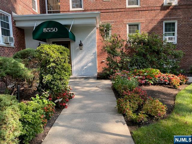 8550 Boulevard East 1G - Photo 1