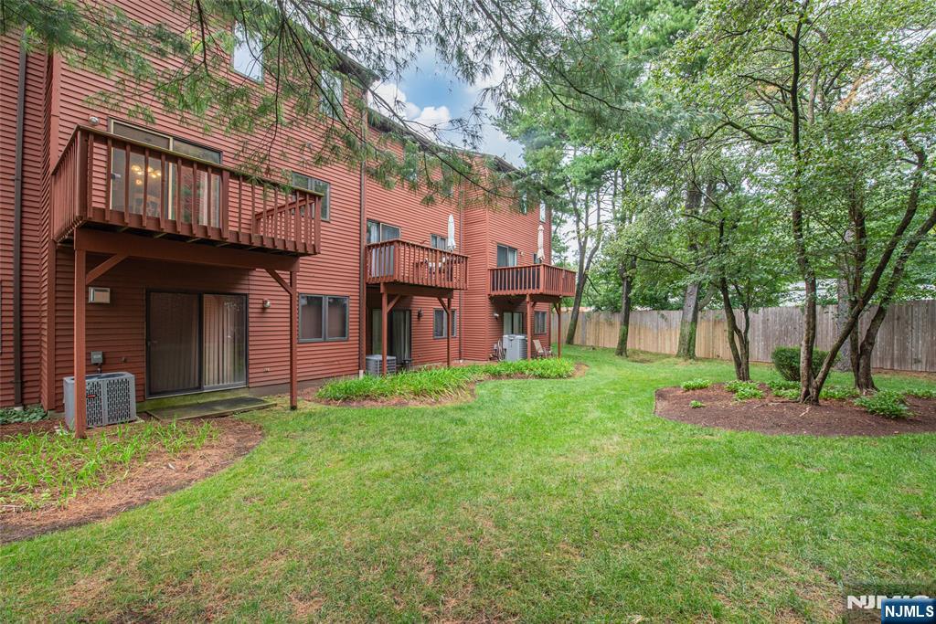 45 Sampson St #11, Saddle Brook, NJ 07663