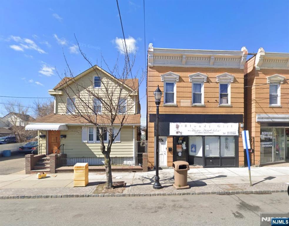 179 Hudson Street - Photo 1