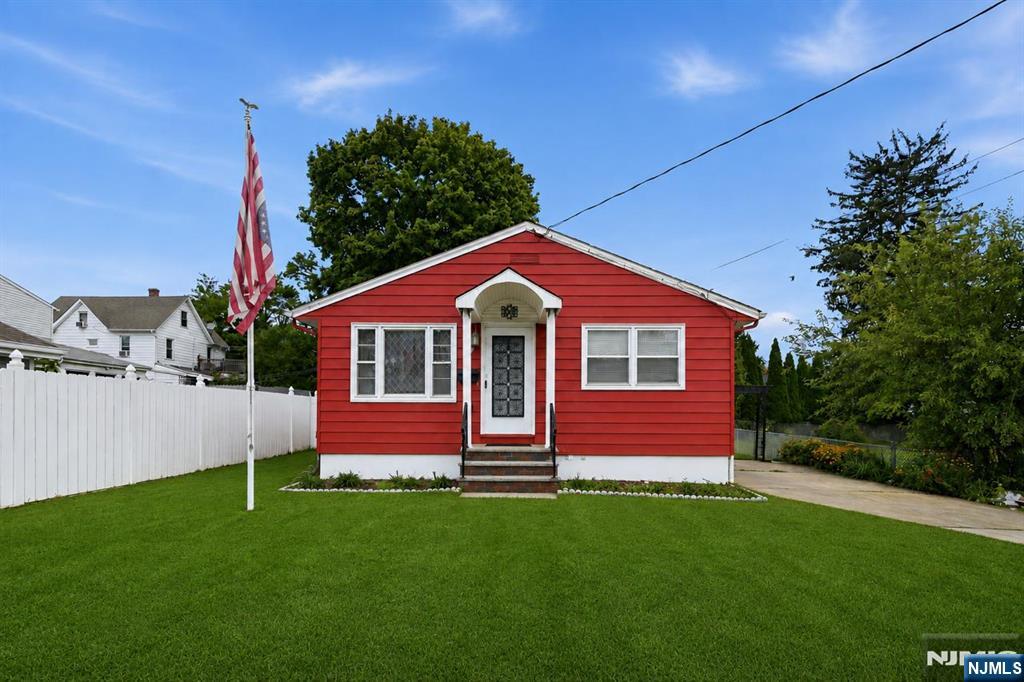 17 Petty Avenue - Photo 1