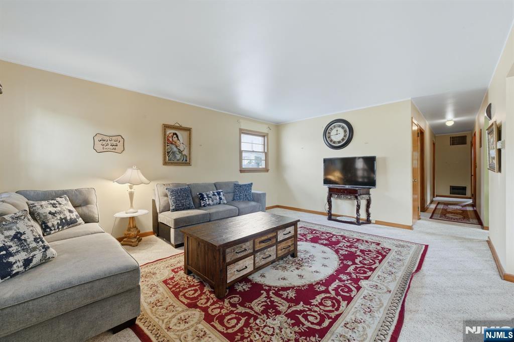 17 Petty Avenue - Photo 2