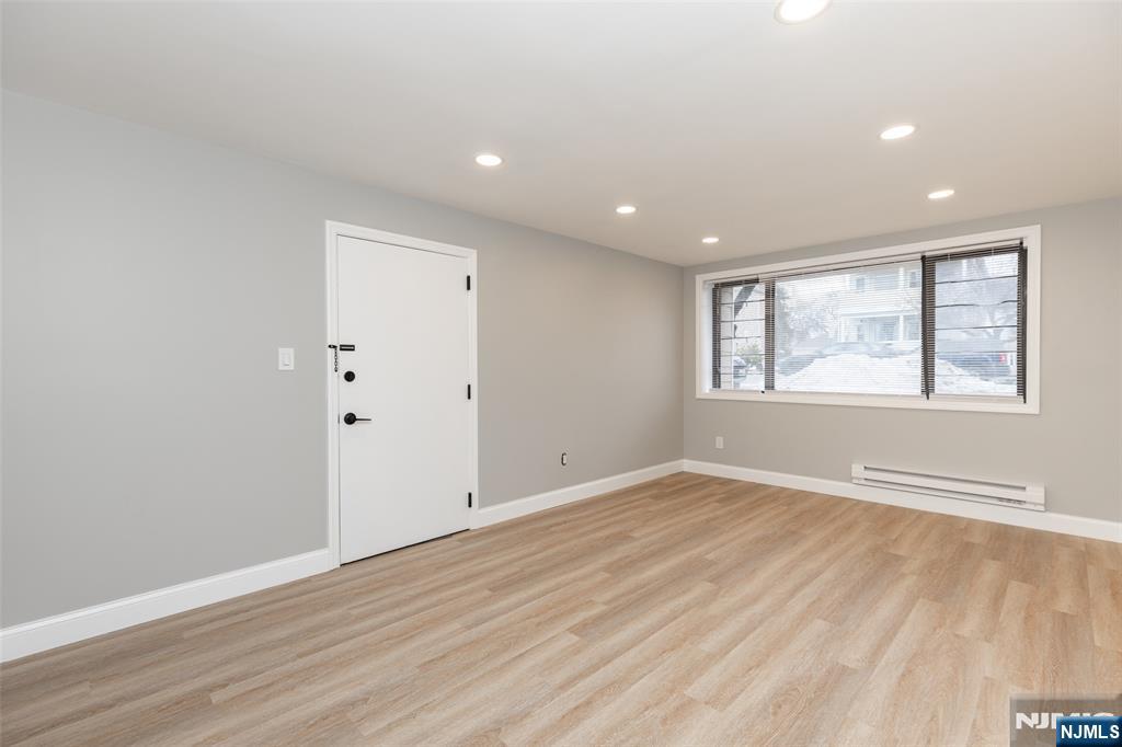 100 Lakeview Avenue - Photo 1