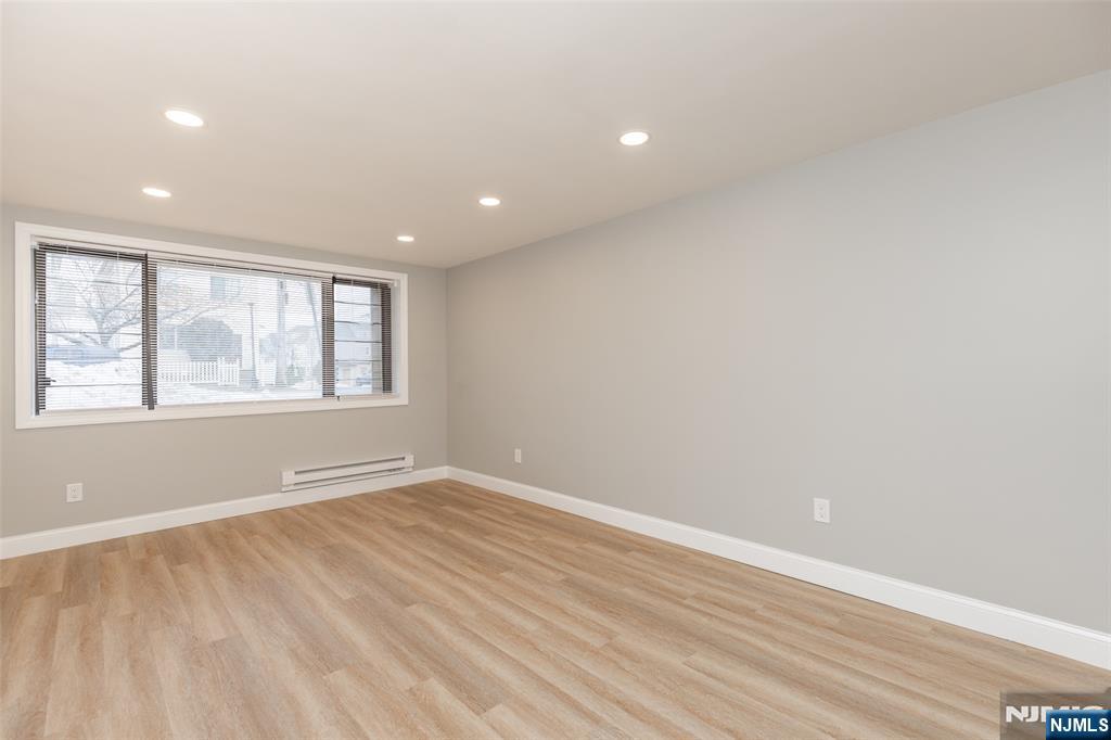 100 Lakeview Avenue - Photo 2
