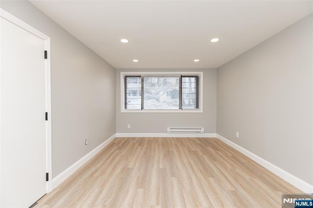 100 Lakeview Avenue - Photo 3