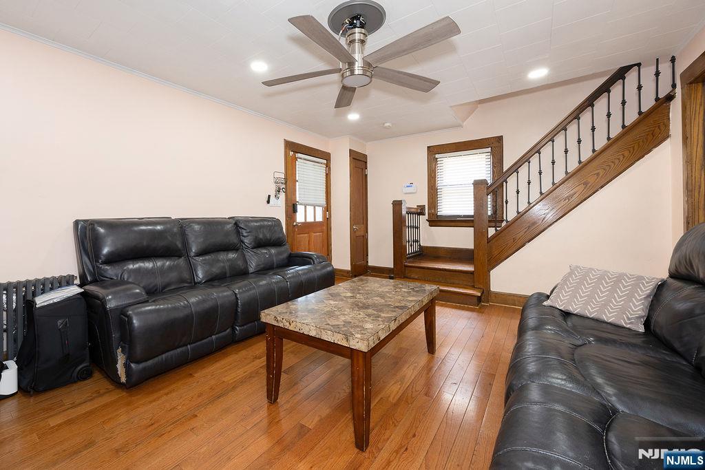 420 Dewitt Avenue - Photo 2