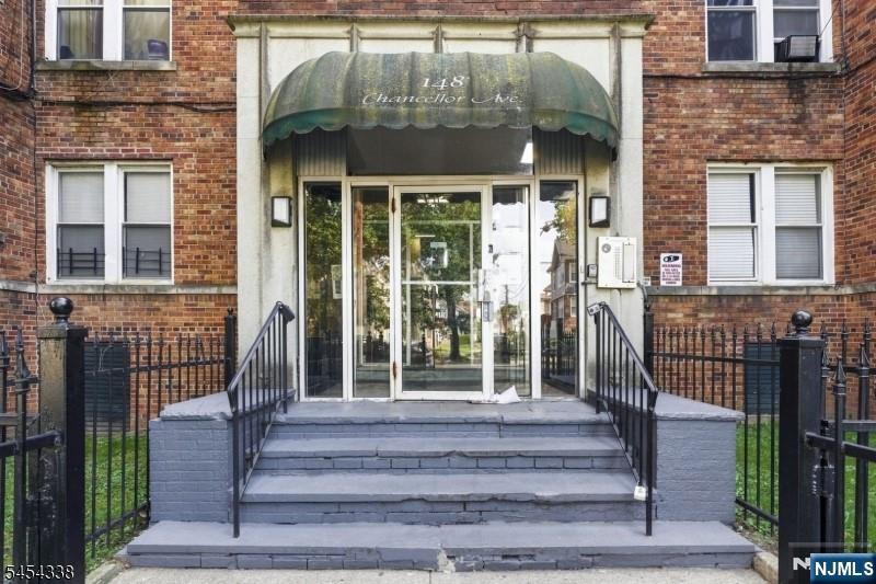 148 Chancellor Avenue B2 - Photo 1