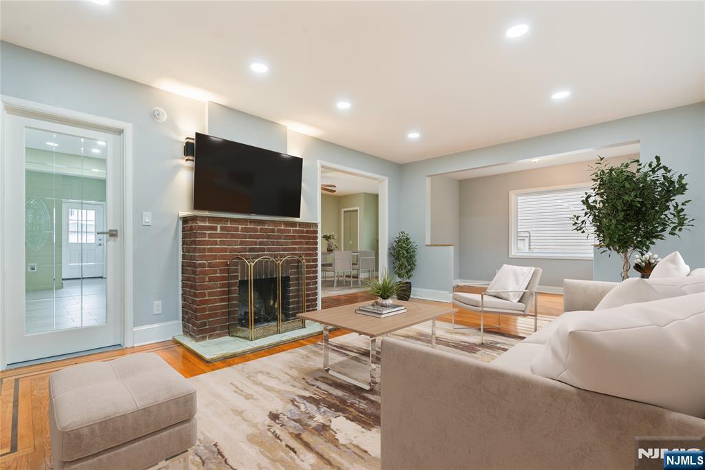 1153 Margaret Street - Photo 3