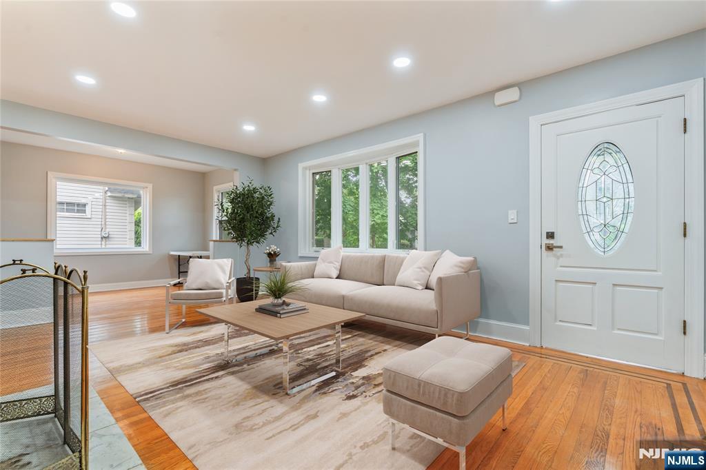 1153 Margaret Street - Photo 4