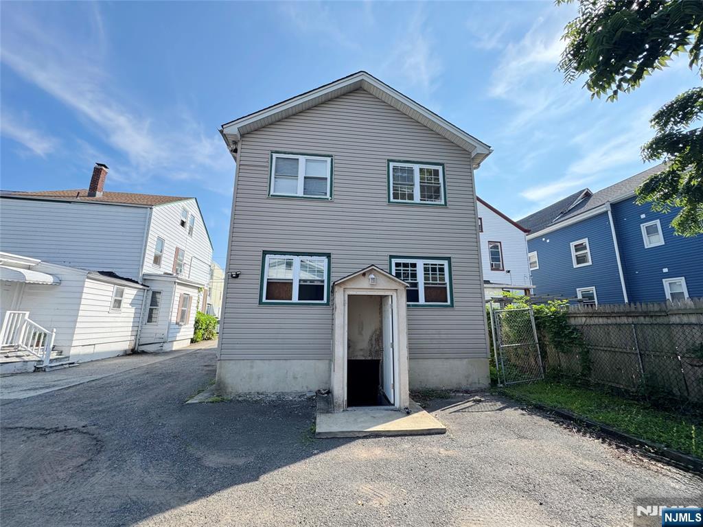 25 Ryerson Avenue - Photo 2