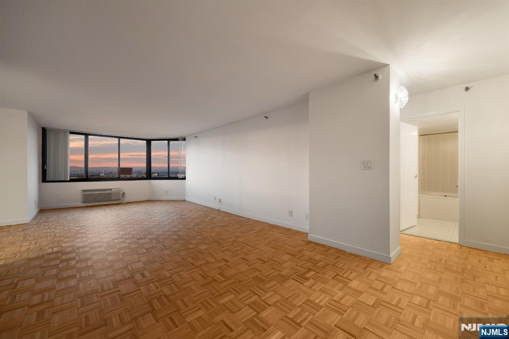 1265 15th St #14C, Fort Lee, NJ 07024