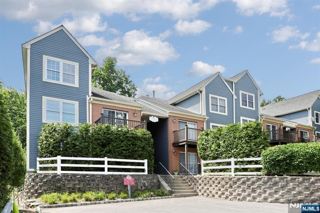 379 Cambridge Drive - Photo 4
