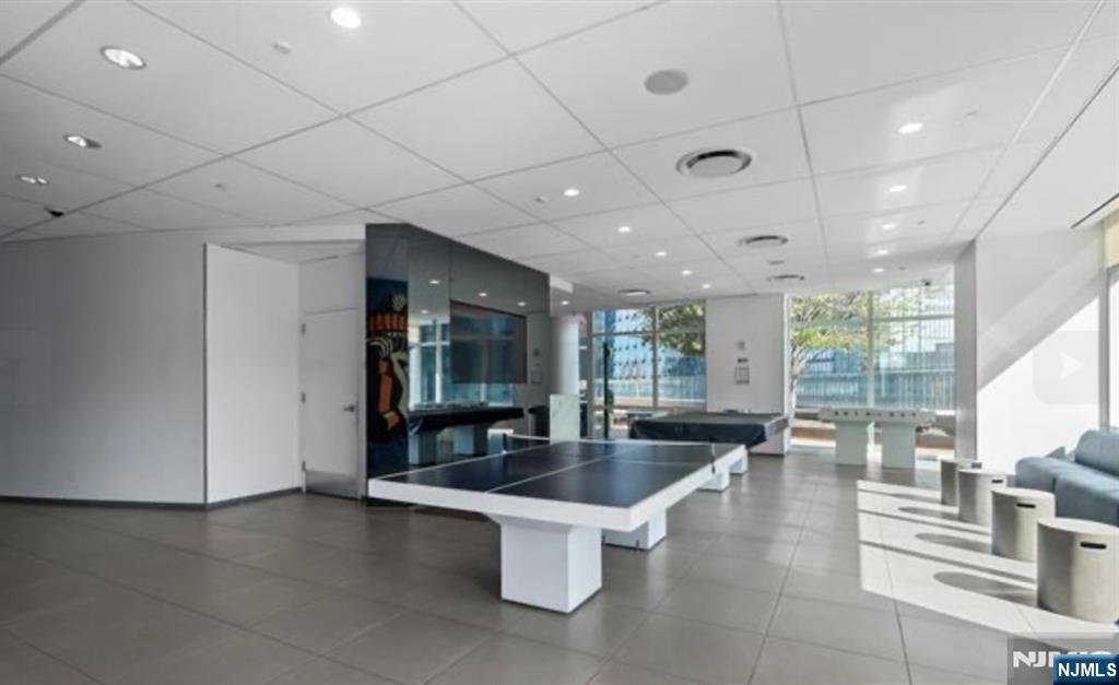 77 Hudson - Photo 2