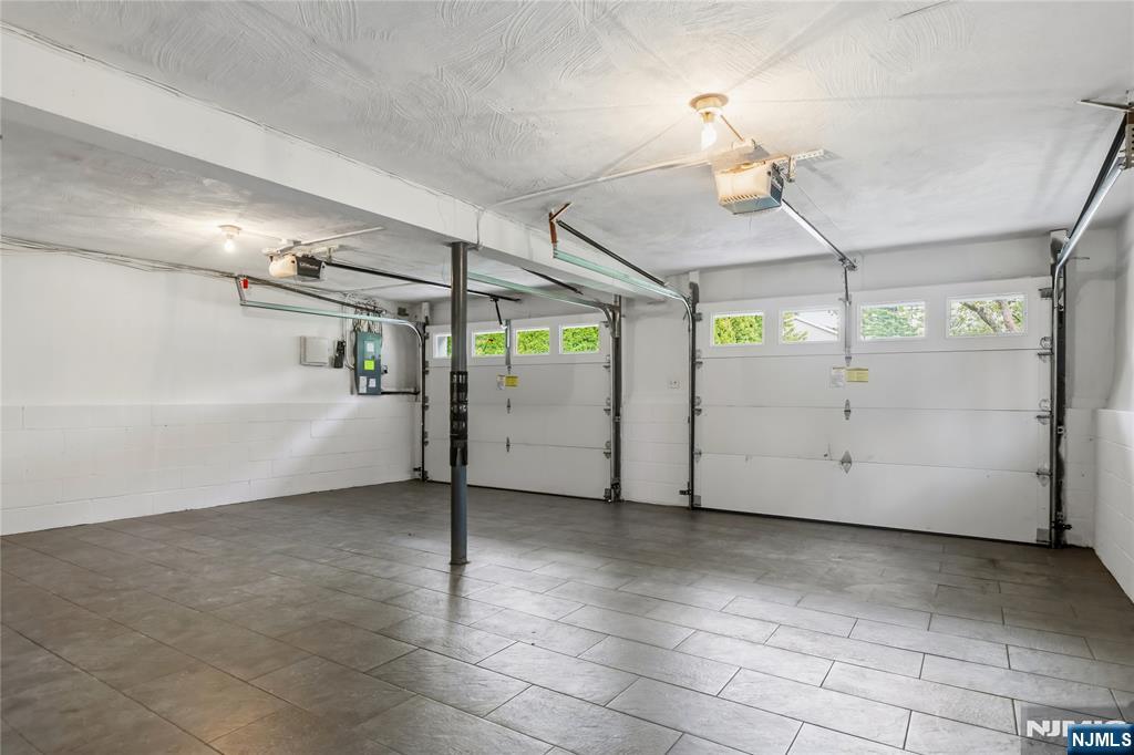 377 Chelsea St, Paramus, NJ 07652
